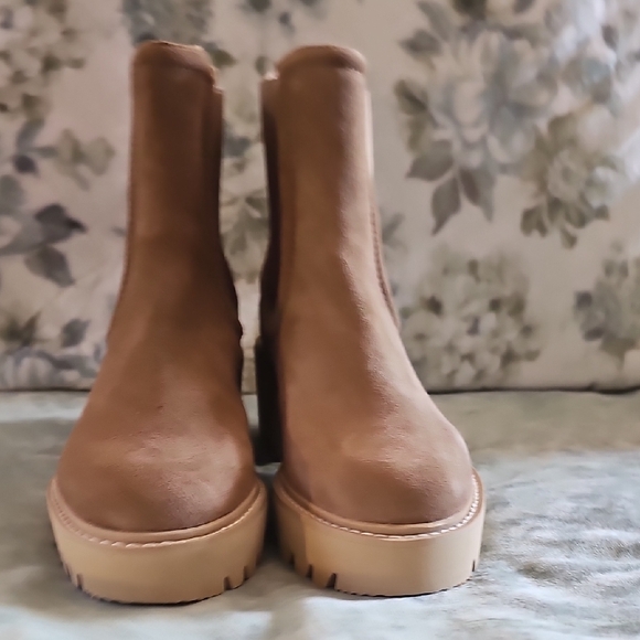 Dolce Vita Waterproof Women's Tan Suede Ankle Boots - Picture 3 of 4